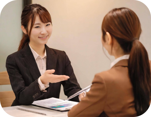 面談中の女性